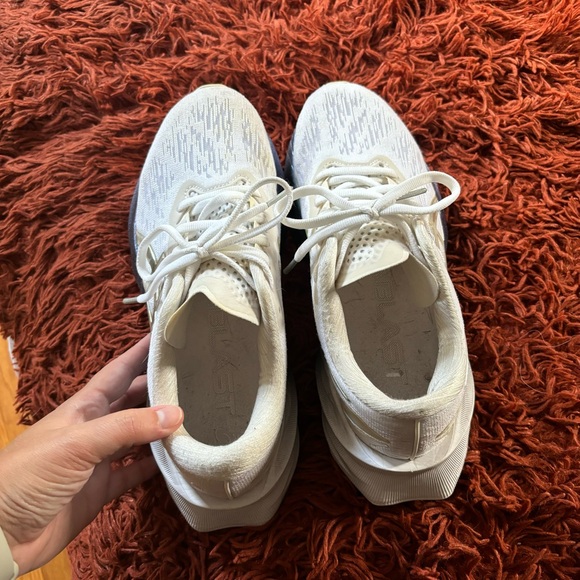 ASICS Novablast - Picture 3 of 7